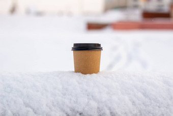 纸板咖啡杯雪冬天热喝茶咖啡