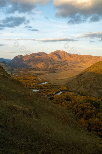 阿尔泰山景观自然阿尔泰山峡谷山