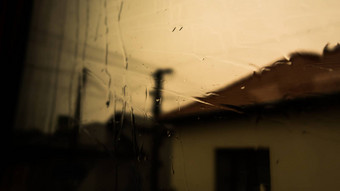 水窗口雨窗口玻璃影子树自然玻璃雨影子房子建筑