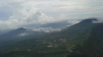 绿色巴厘岛景观空中无人机视图<strong>就是</strong>这样湖贝都因人村印尼