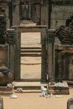 Polonnaruwa斯里兰卡斯里兰卡古老的毁了鞋子删除进入佛教神社
