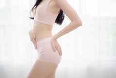 特写镜头亚洲女人穿内衣美丽的身体肚子苗条的sha