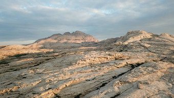 黎明冻熔岩山