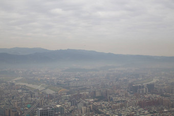 烟雾台北城市天际线