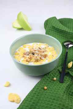 玉米片麦片牛奶粘土碗早....早餐