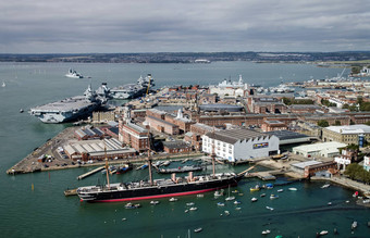 皇家海军船厂朴茨茅斯港口空中视图