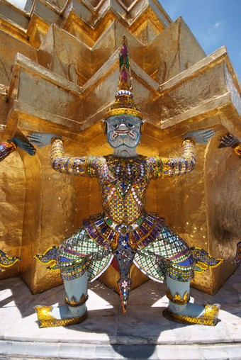 巨大的雕像美丽的金宝塔什么phra凯