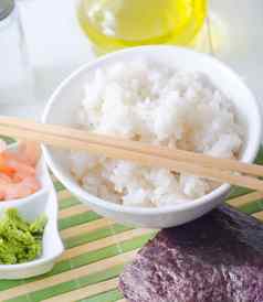 煮熟的大米成分寿司
