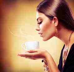 咖啡美丽的女孩喝茶咖啡