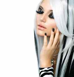 美时尚女孩黑色的白色风格长白色头发