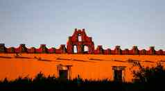 红色的黄色的建筑大学三米格尔墨西哥