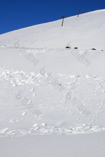 埃特纳火山火<strong>山西</strong>西里覆盖雪