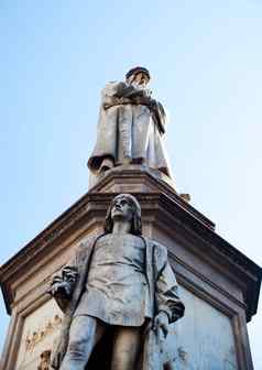 纪念碑专用的莱奥纳多达芬奇米兰