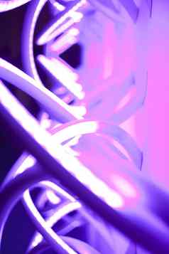 紫色的霓虹灯光