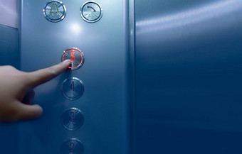 人紧迫的地板上电梯按钮手新闻数量按钮内部办公室酒店电梯指数手指新闻电梯按钮幽闭恐怖症人卡住了电梯盲文代码