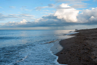 沙子海滩海多云的蓝色的天空英格兰阳光明媚的一天