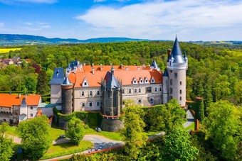 空中视图兹勒比城堡中央波西米亚地区捷克共和国原始兹勒比城堡重建新哥特式的风格<strong>酒庄酒庄</strong>兹勒比czechia