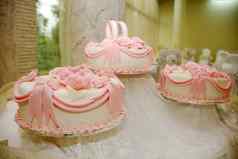 粉红色的婚礼蛋糕