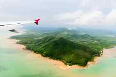 空中视图热带海岸飞机
