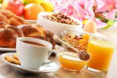 早餐包括咖啡面包蜂蜜橙色汁牛奶什锦早餐
