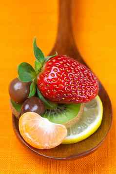 草莓猕猴桃普通话橙色柠檬巧克力糖果