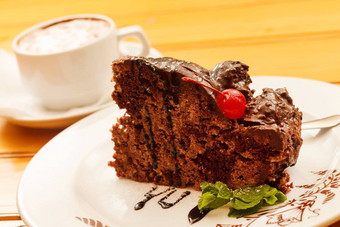 巧克力蛋糕卡布奇诺咖啡