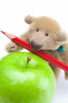 泰迪熊苹果彩色的铅笔孤立的白色