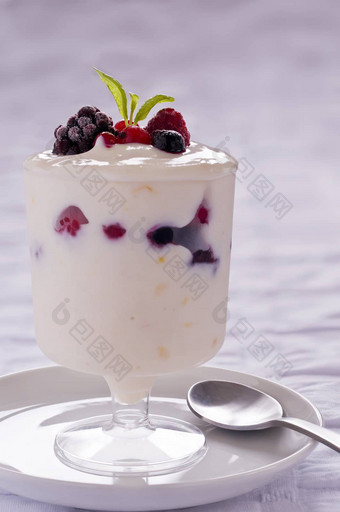 玻璃酸奶水果浆果