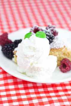 蛋糕糖衣冰淇淋树莓黑莓薄荷