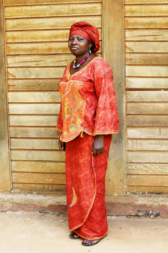 黑色的非洲女人传统的服装