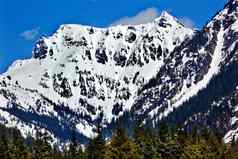 雪山奇卡明峰4月斯诺夸尔姆通过华盛顿