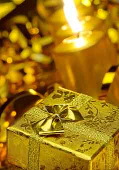 黄金圣诞节蜡烛黄金礼物盒子