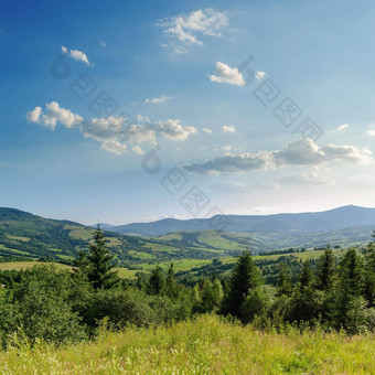 多云的天<strong>空山</strong>乌克兰喀尔巴阡<strong>山</strong>