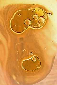 石油滴水表面