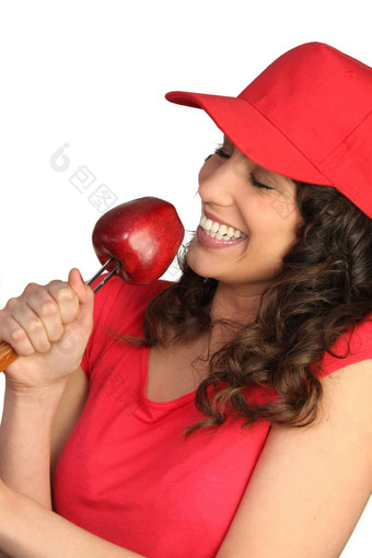 女人吃红色的苹果