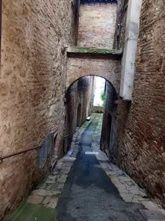montepulciano狭窄的街道历史城市中心
