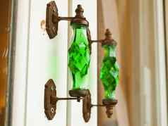 绿色玻璃古董通过处理玻璃通过