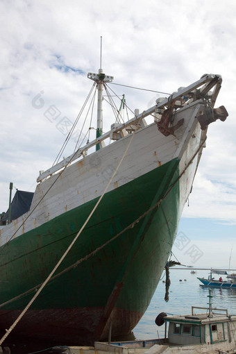 传统的木船港菲尼西帕特雷望加锡印尼