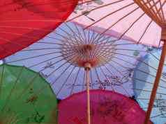 色彩鲜艳的伞