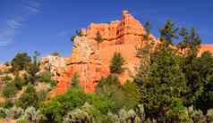 红色的岩石形成雪松休息时间犹他州