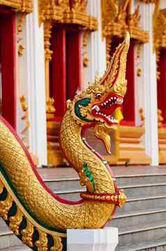 泰国龙王龙雕像寺庙
