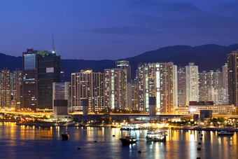 《暮光之城》蓝色的小时香港市中心
