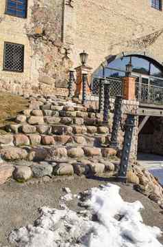 用鹅卵石铺的楼梯栏杆复古的庄园雪保持