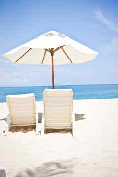椅子伞空海滩