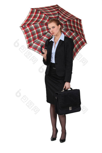 简朴的女商人持有公文包伞