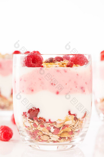 树莓牛奶什锦早餐甜点