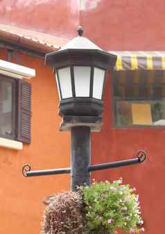 古老的街路灯柱