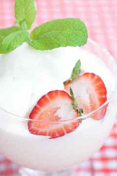 冰奶油草莓薄荷玻璃碗格子织物