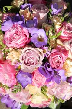 粉红色的紫色的婚礼花束