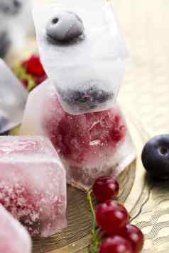 新鲜的浆果水果冻冰多维数据集